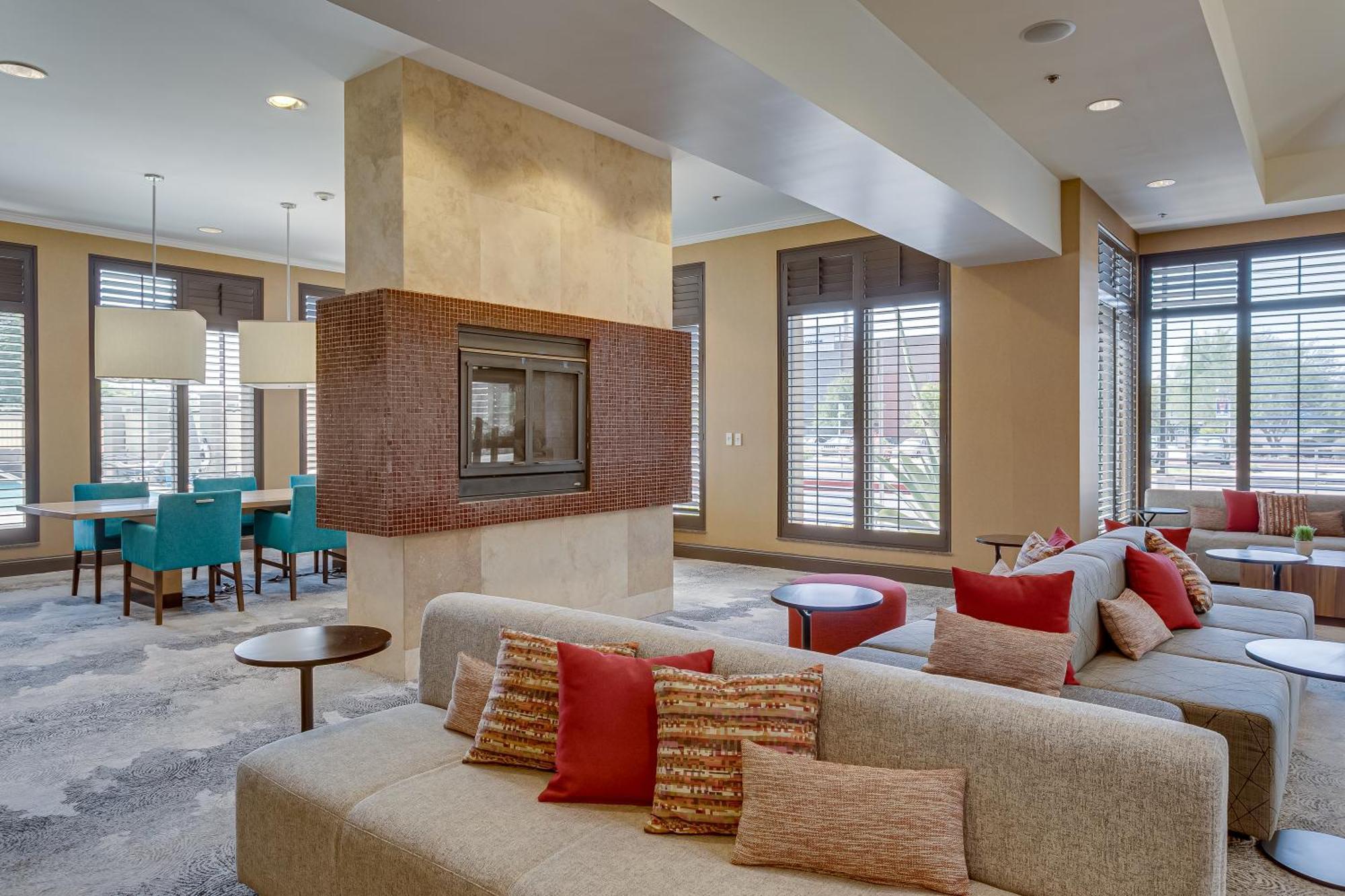 Hilton Garden Inn Phoenix Airport North Екстериор снимка